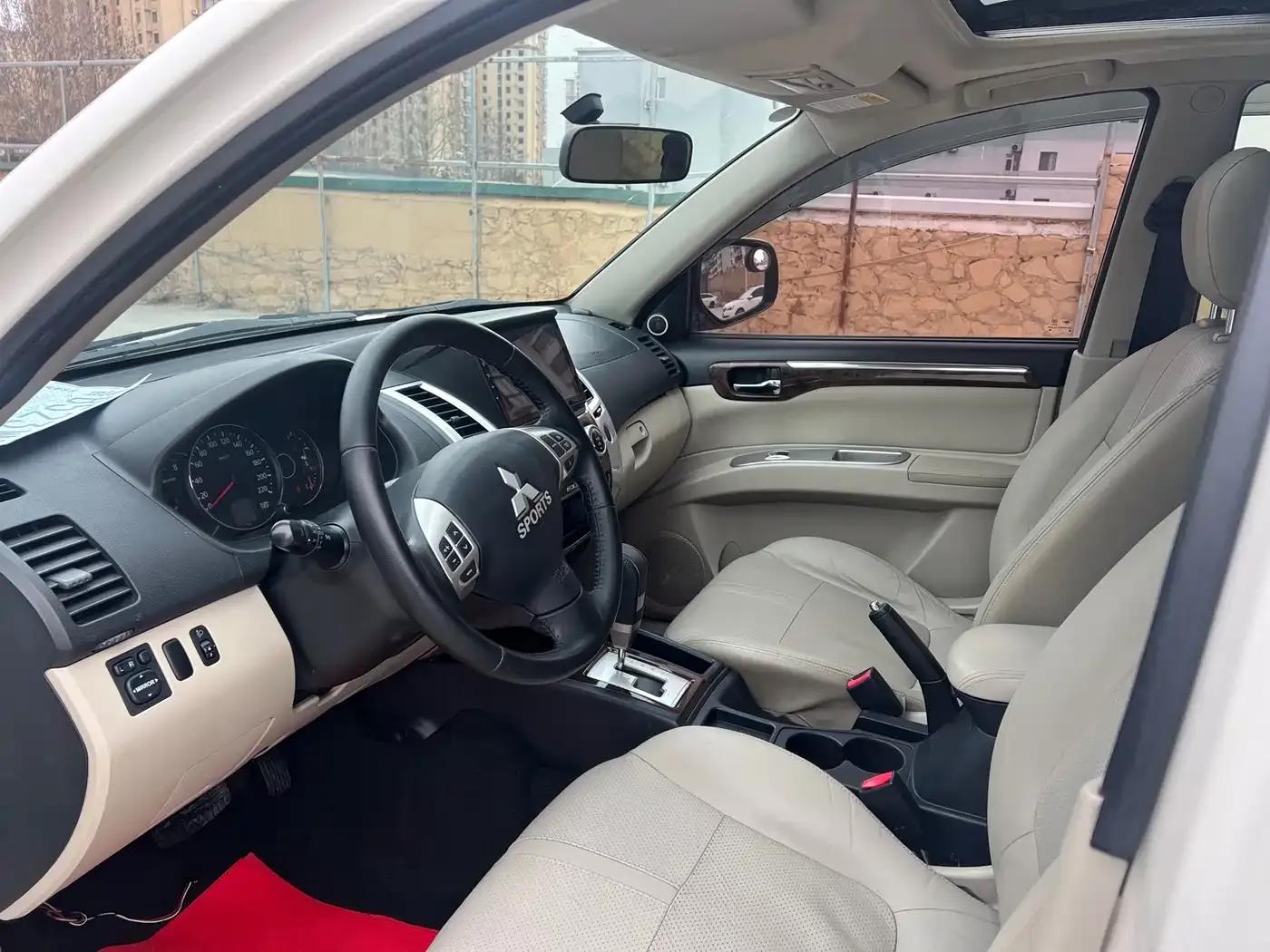 2013 Pajero Sport 3.0L Automatic 2WD Luxury Edition — миниатюра 6