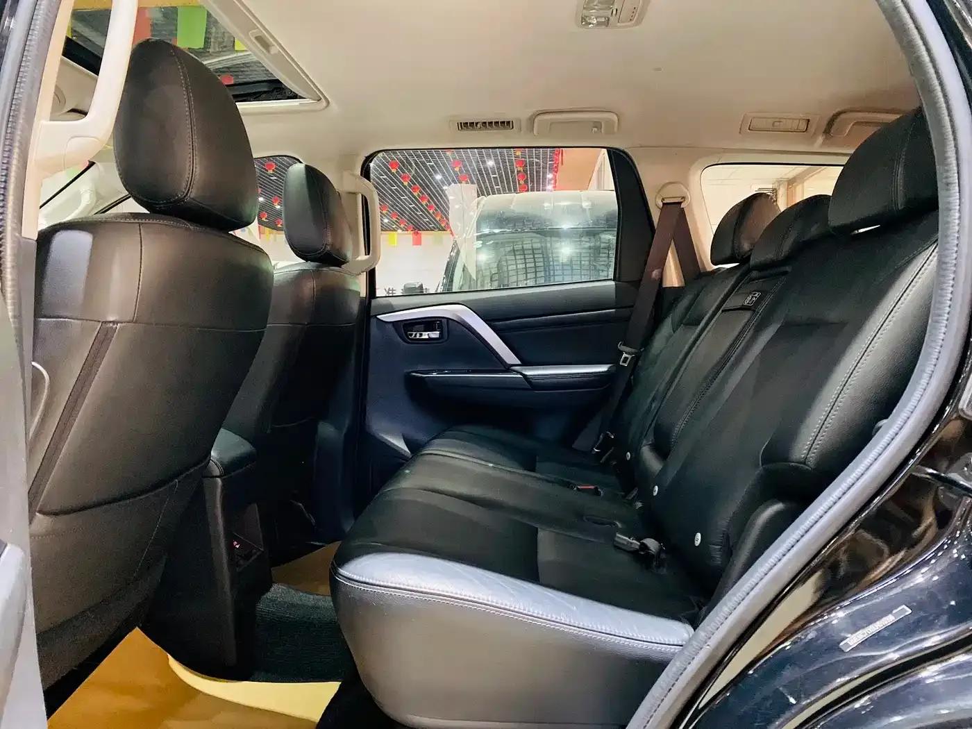 2020 Pajero Sport (Imported) 3.0L Luxury Edition — миниатюра 13