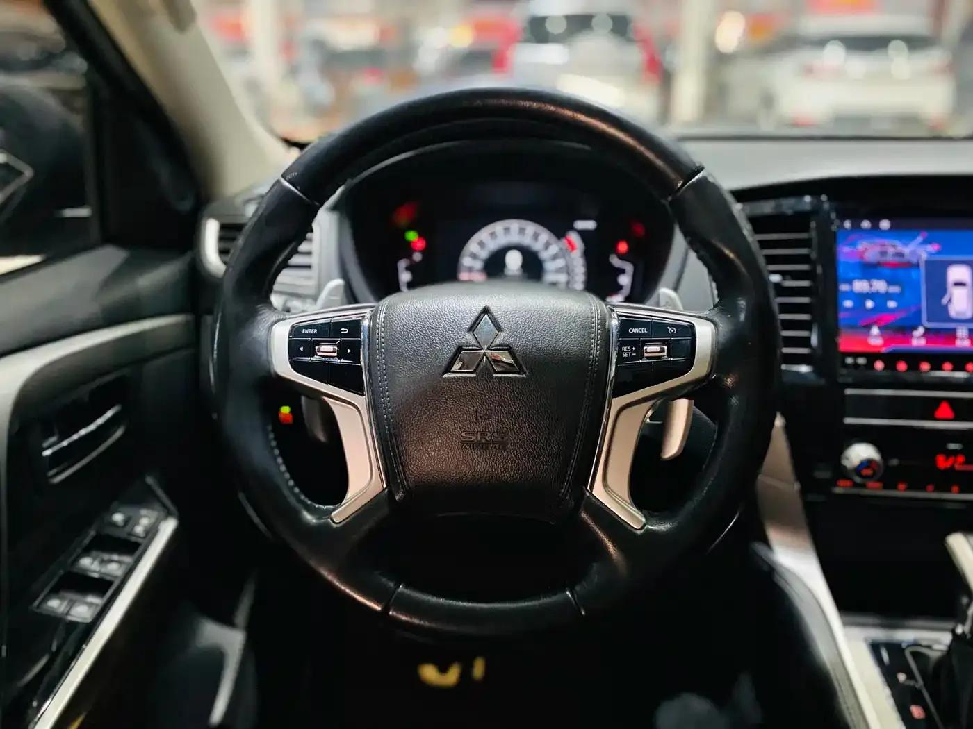 2020 Pajero Sport (Imported) 3.0L Luxury Edition — миниатюра 3