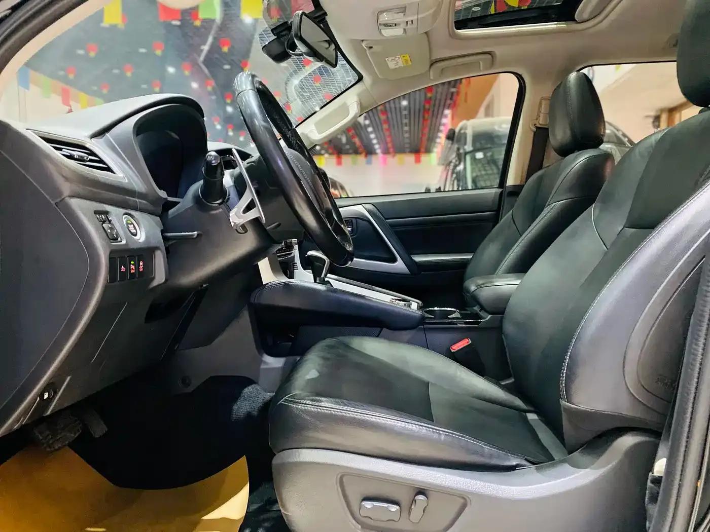 2020 Pajero Sport (Imported) 3.0L Luxury Edition — миниатюра 5