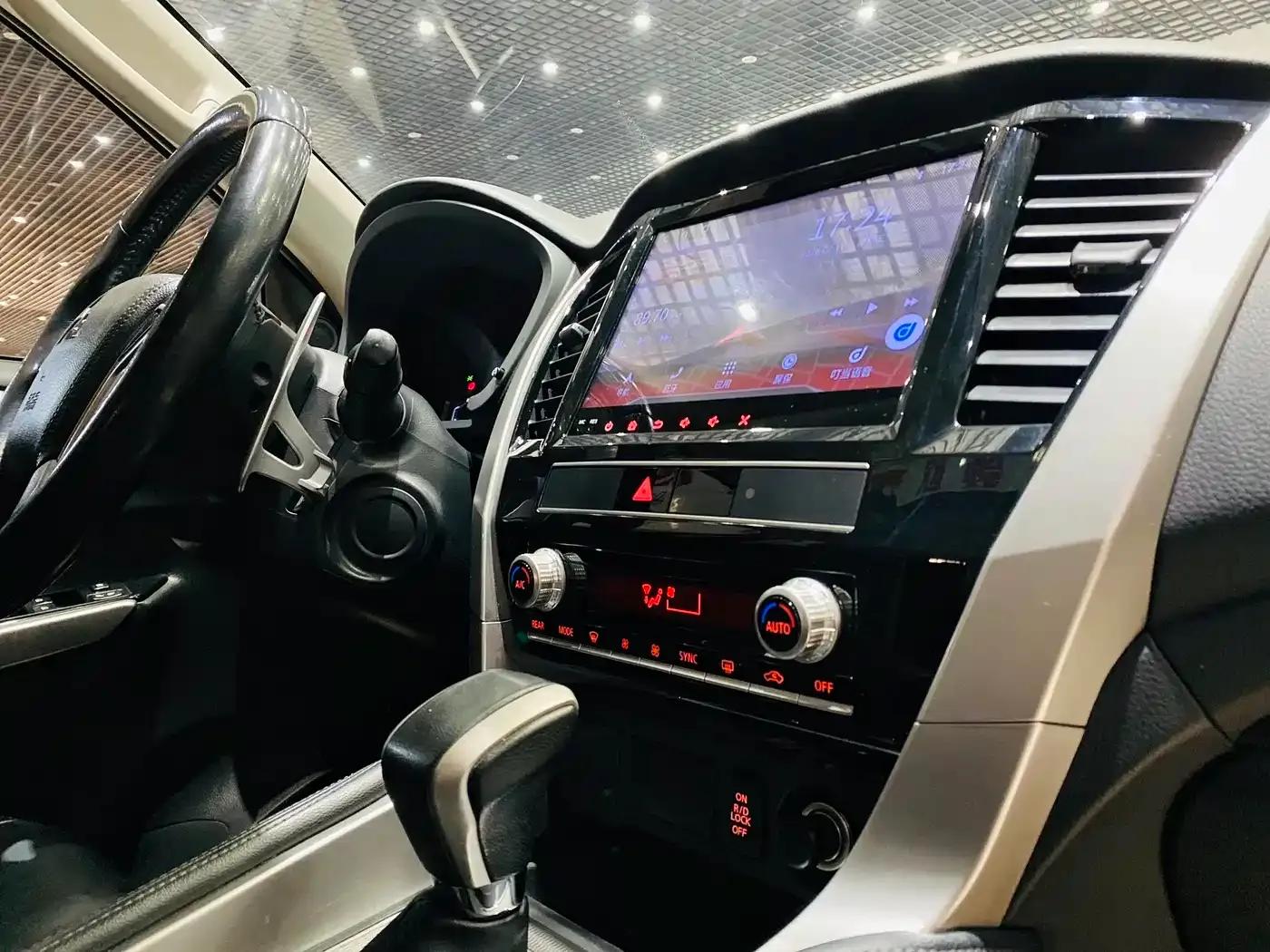 2020 Pajero Sport (Imported) 3.0L Luxury Edition — миниатюра 7