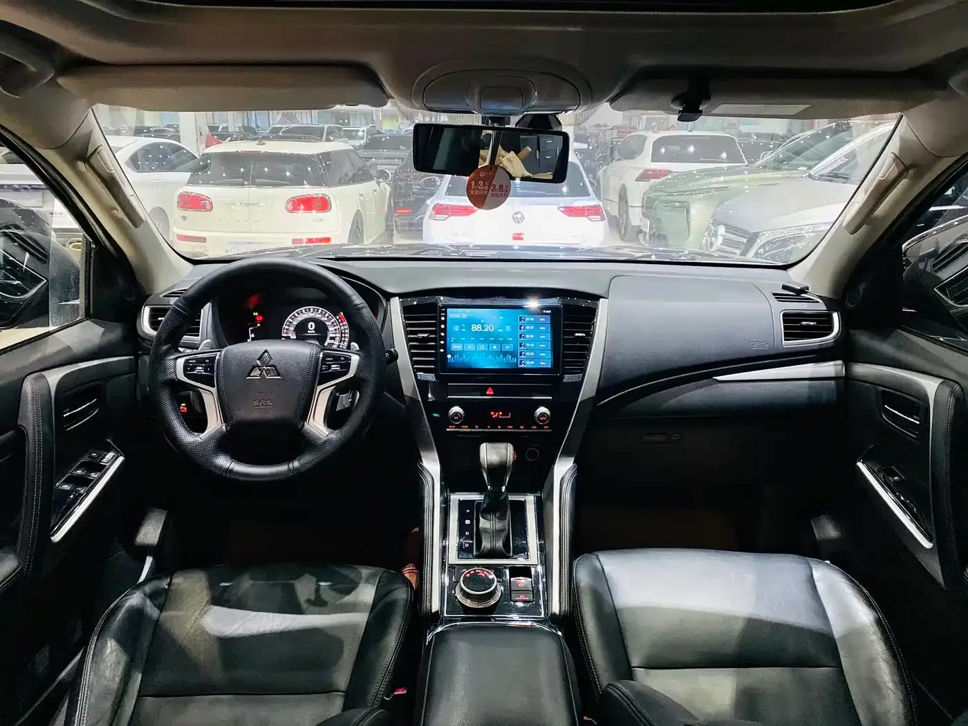 2020 Pajero Sport (Imported) 3.0L Luxury Edition — миниатюра 4