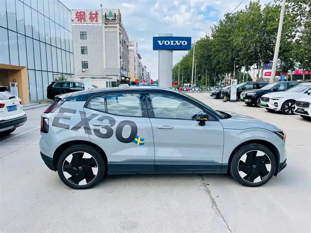 Volvo EX30 2025 Rear-Wheel Drive Long Range Ultra — миниатюра 6