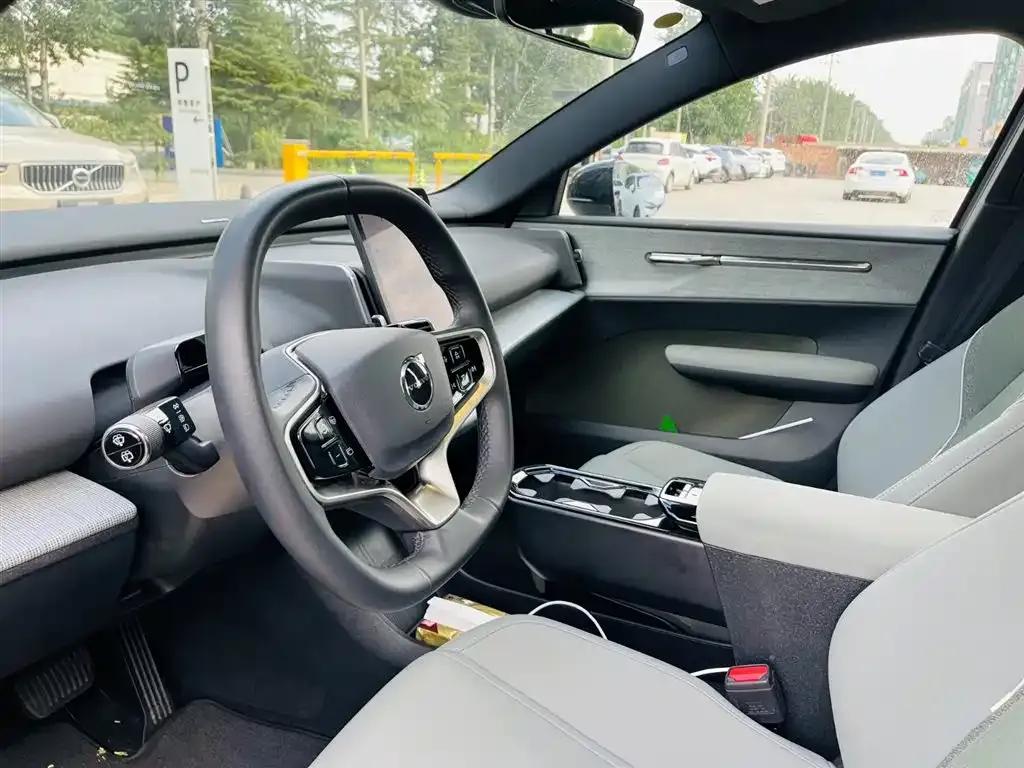 Volvo EX30 2025 Rear-Wheel Drive Long Range Ultra — миниатюра 7