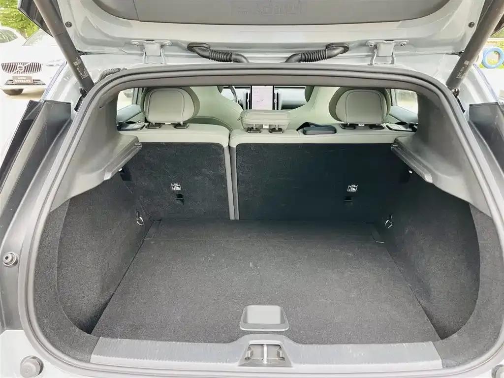 Volvo EX30 2025 Rear-Wheel Drive Long Range Ultra — миниатюра 10