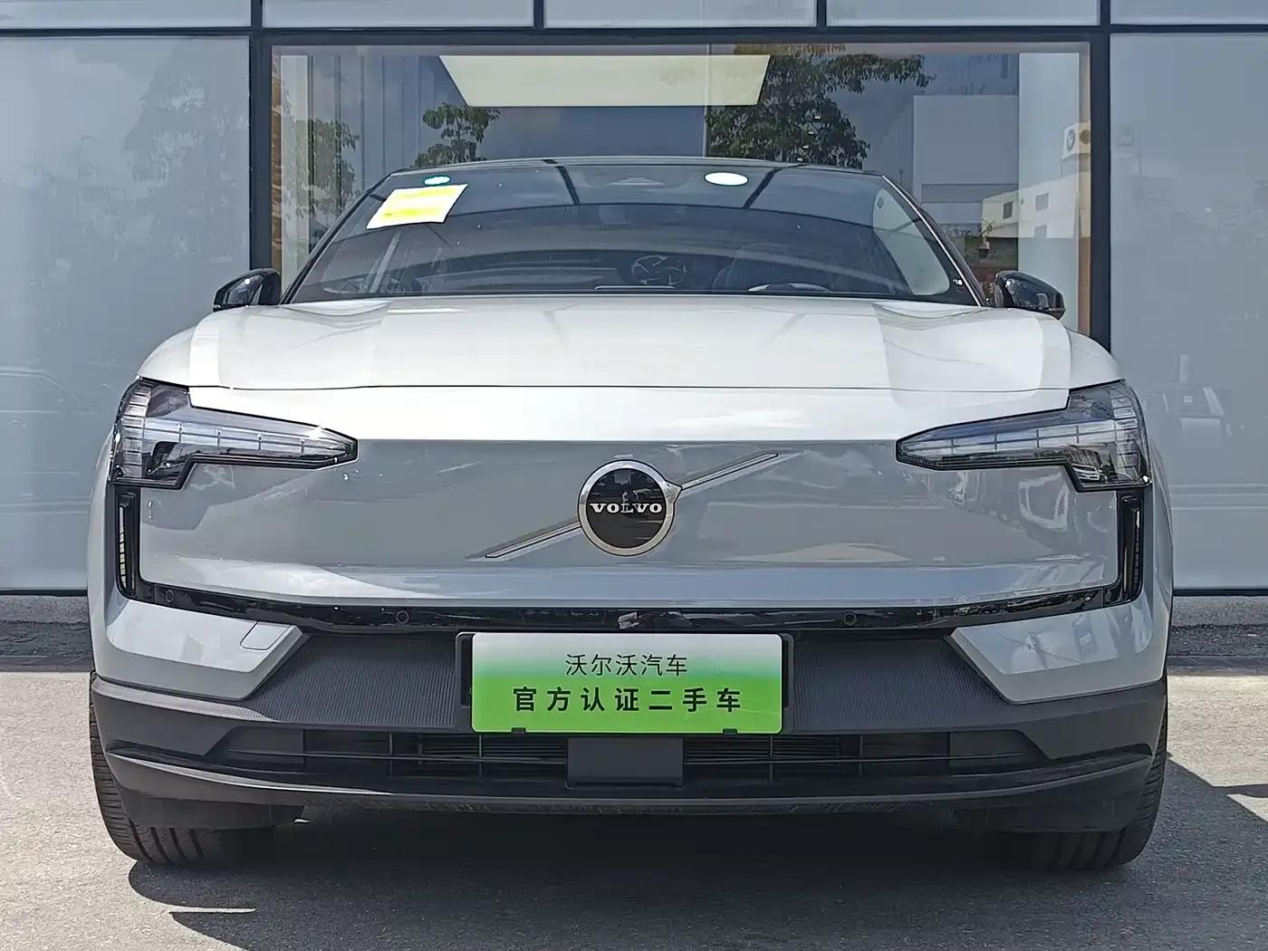 Volvo EX30 2025 Rear-Wheel Drive Long Range Plus — миниатюра 2