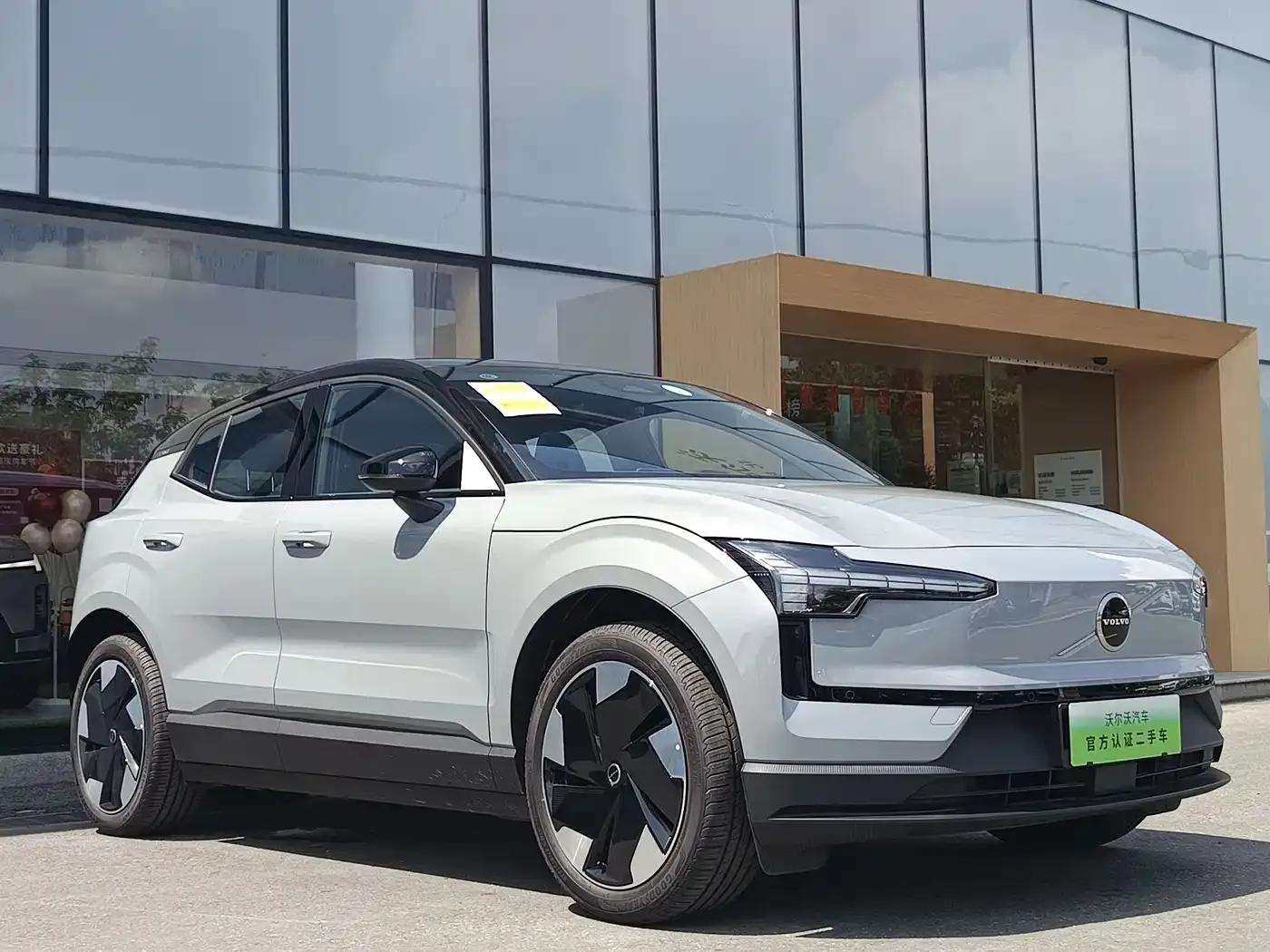 Volvo EX30 2025 Rear-Wheel Drive Long Range Plus — миниатюра 3