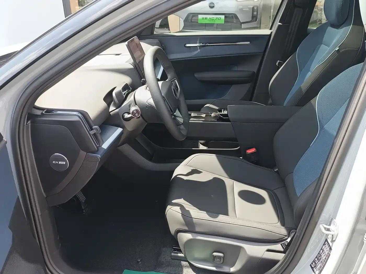 Volvo EX30 2025 Rear-Wheel Drive Long Range Plus — миниатюра 5