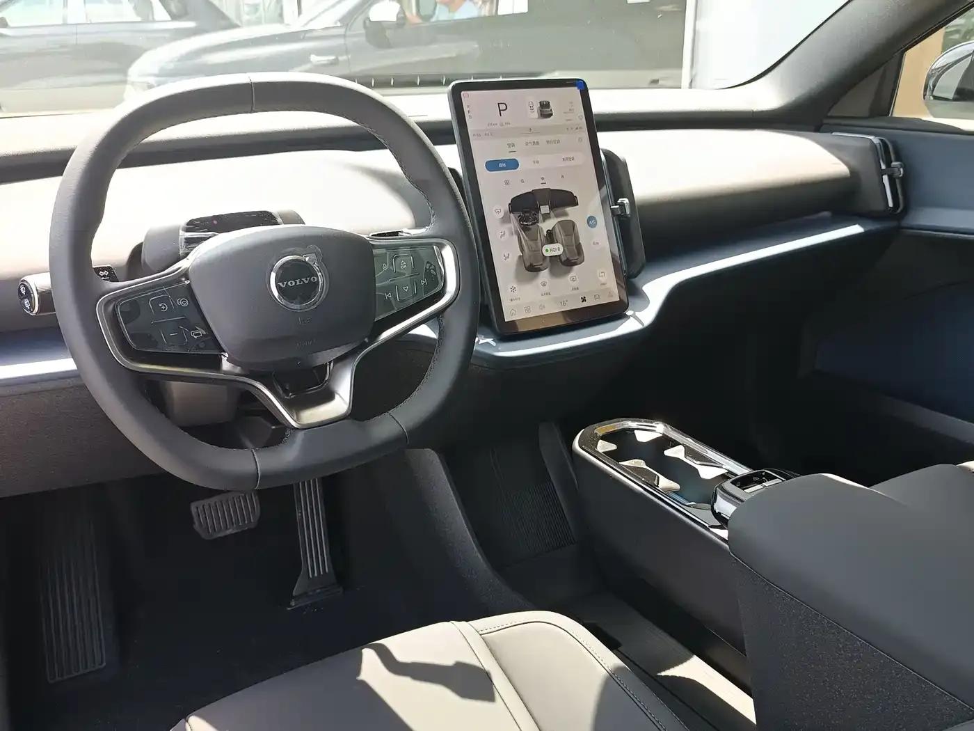 Volvo EX30 2025 Rear-Wheel Drive Long Range Plus — миниатюра 7