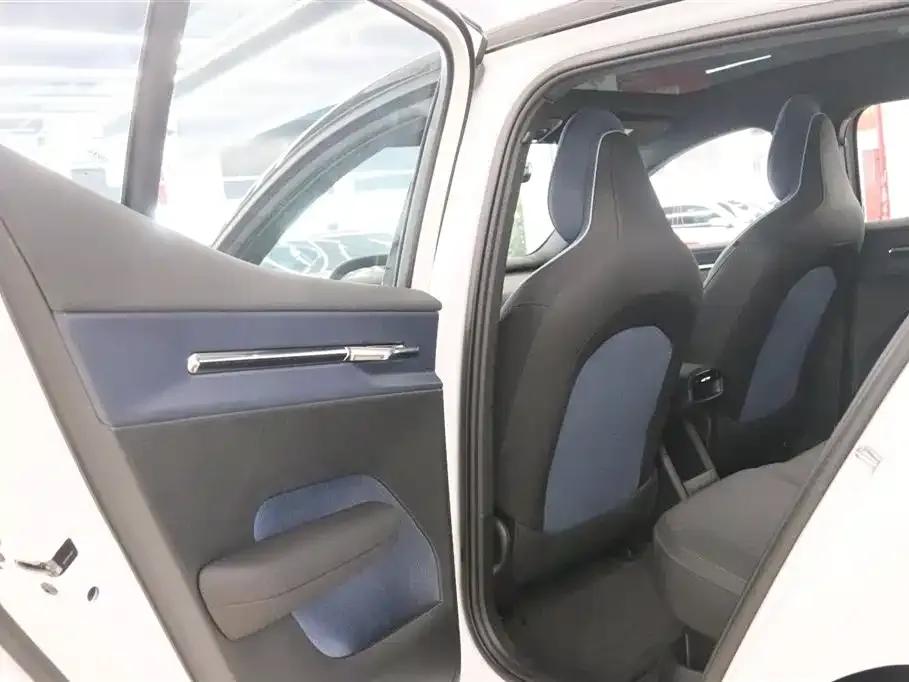 Volvo EX30 2025 Rear-Wheel Drive Long Range Plus — миниатюра 13