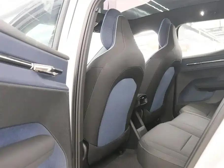 Volvo EX30 2025 Rear-Wheel Drive Long Range Plus — миниатюра 14
