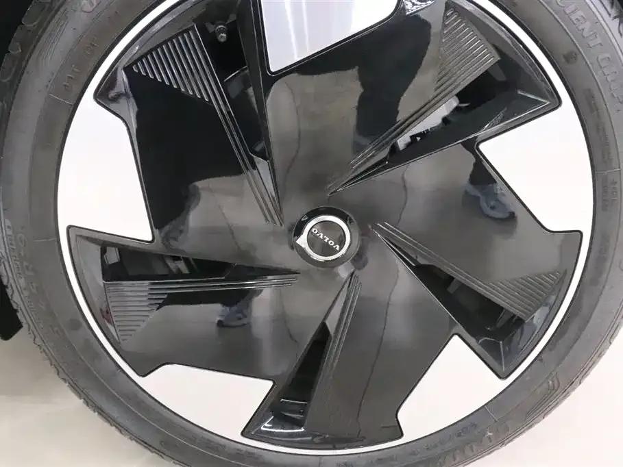 Volvo EX30 2025 Rear-Wheel Drive Long Range Plus — миниатюра 15