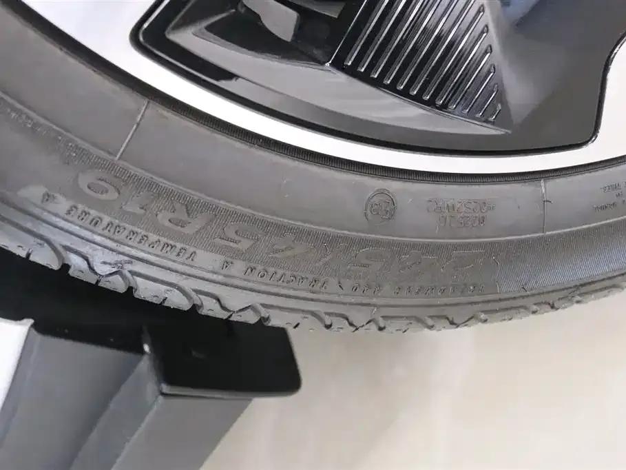 Volvo EX30 2025 Rear-Wheel Drive Long Range Plus — миниатюра 16