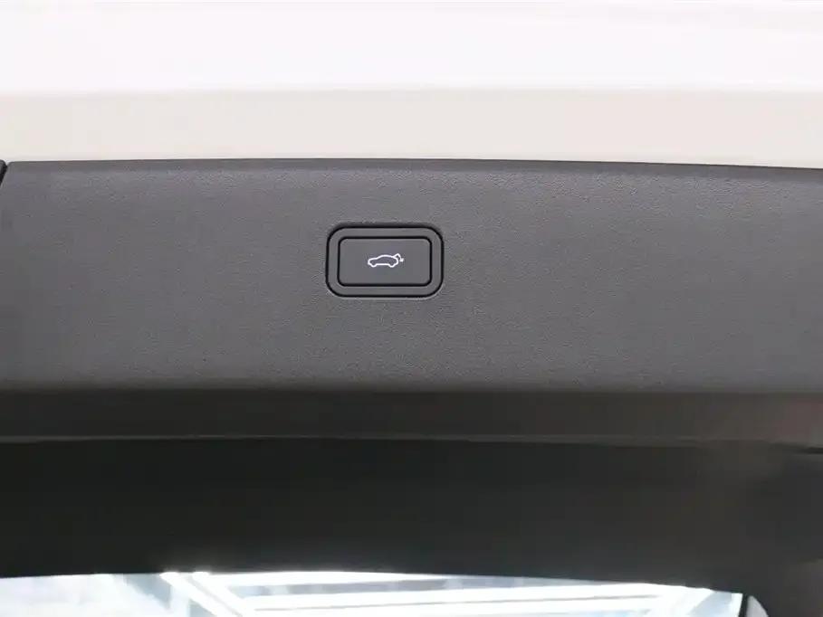 Volvo EX30 2025 Rear-Wheel Drive Long Range Plus — миниатюра 18