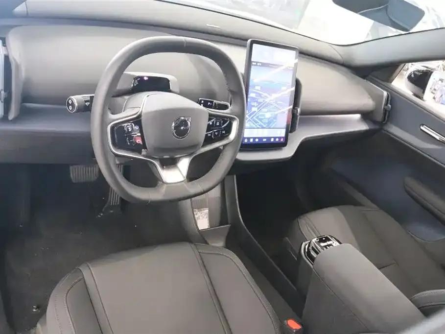 Volvo EX30 2025 Rear-Wheel Drive Long Range Plus — миниатюра 10