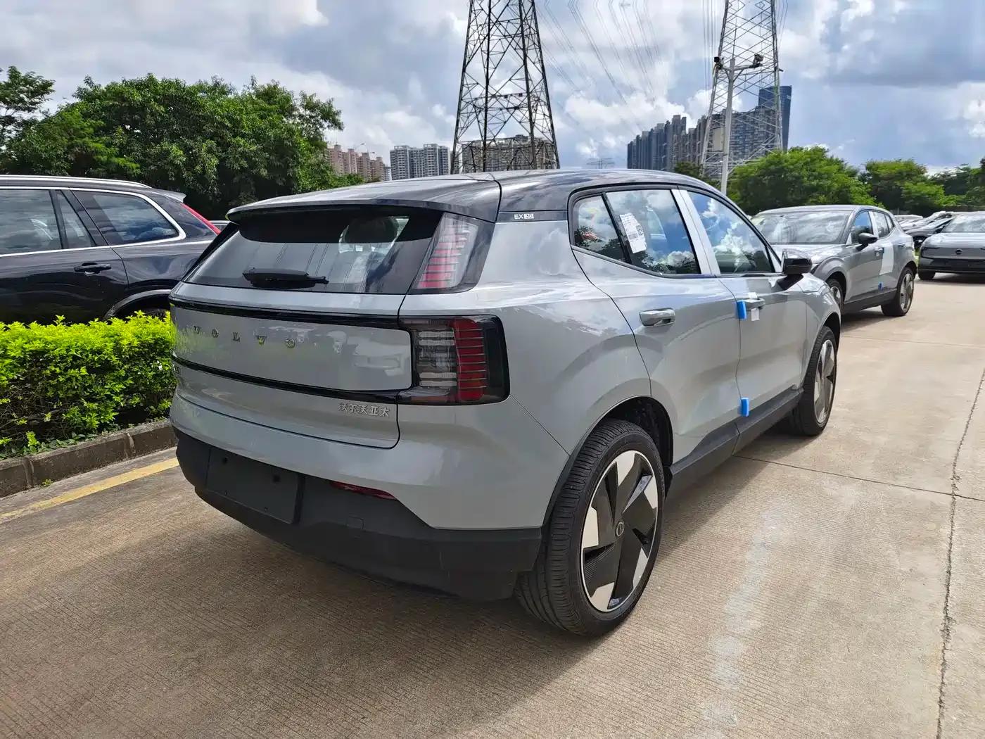 Volvo EX30 2025 Rear-Wheel Drive Long Range Plus — миниатюра 10