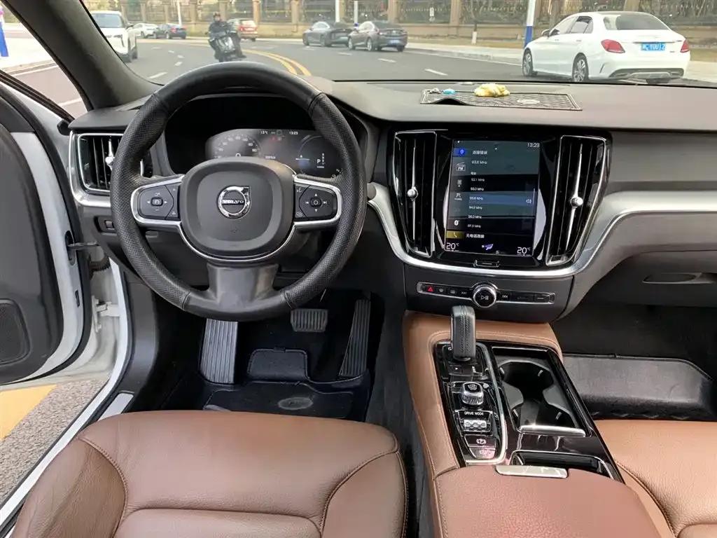 2021 Volvo S60 Plug-in Hybrid T8 E-Drive Hybrid AWD Inscription Luxury Edition — миниатюра 11