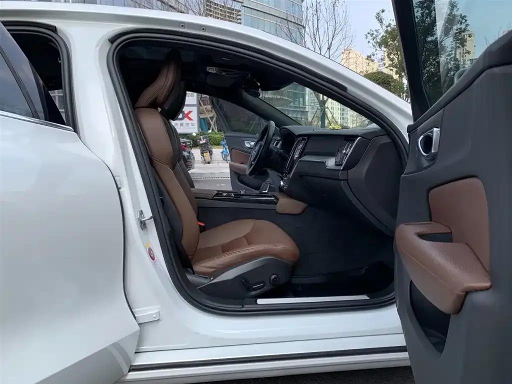 2021 Volvo S60 Plug-in Hybrid T8 E-Drive Hybrid AWD Inscription Luxury Edition — миниатюра 13