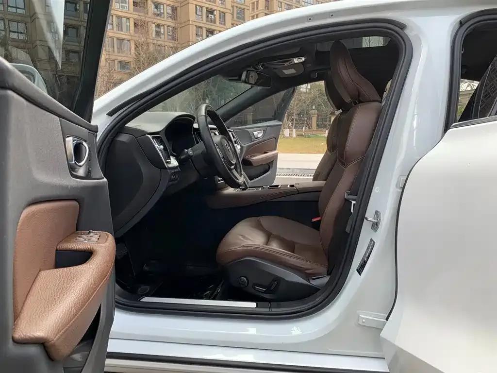 2021 Volvo S60 Plug-in Hybrid T8 E-Drive Hybrid AWD Inscription Luxury Edition — миниатюра 16
