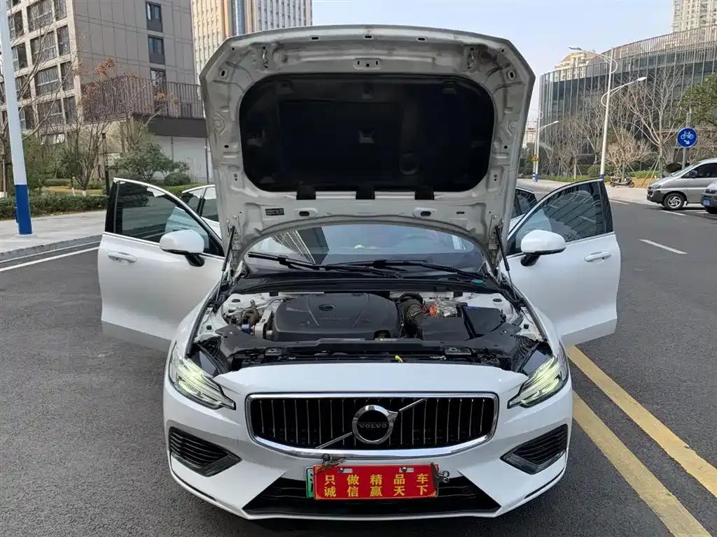 2021 Volvo S60 Plug-in Hybrid T8 E-Drive Hybrid AWD Inscription Luxury Edition — миниатюра 17