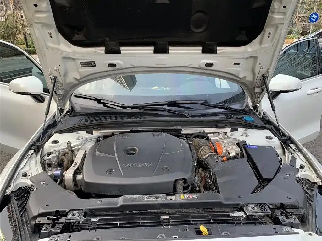 2021 Volvo S60 Plug-in Hybrid T8 E-Drive Hybrid AWD Inscription Luxury Edition — миниатюра 18