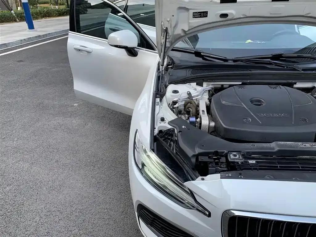 2021 Volvo S60 Plug-in Hybrid T8 E-Drive Hybrid AWD Inscription Luxury Edition — миниатюра 19