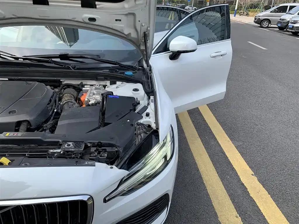2021 Volvo S60 Plug-in Hybrid T8 E-Drive Hybrid AWD Inscription Luxury Edition — миниатюра 20