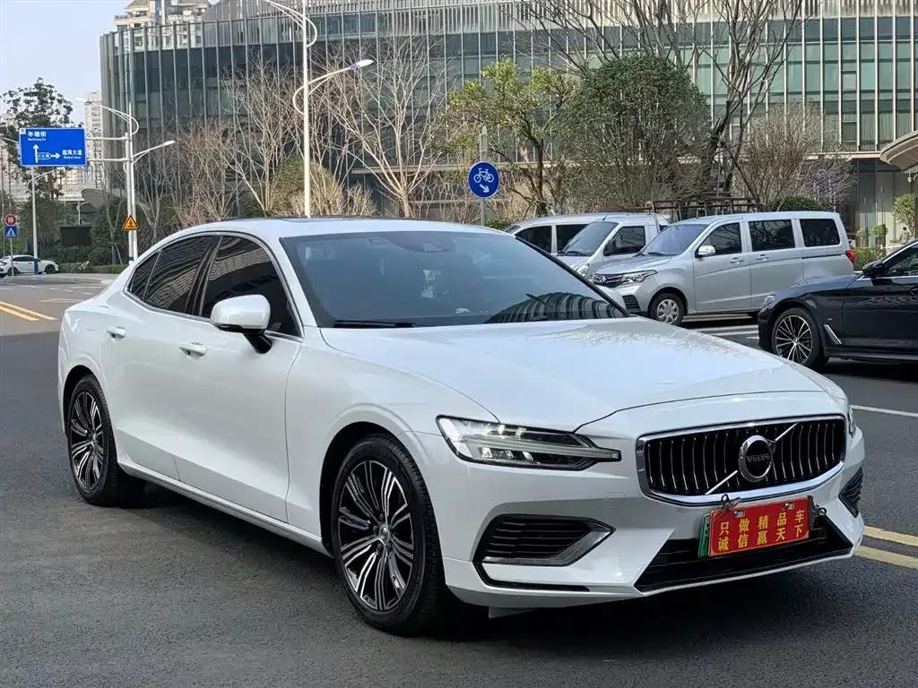 2021 Volvo S60 Plug-in Hybrid T8 E-Drive Hybrid AWD Inscription Luxury Edition — миниатюра 3