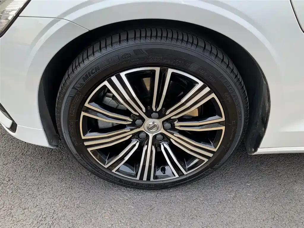 2021 Volvo S60 Plug-in Hybrid T8 E-Drive Hybrid AWD Inscription Luxury Edition — миниатюра 21