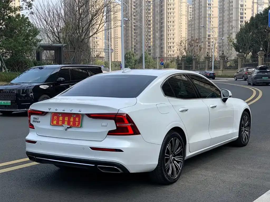 2021 Volvo S60 Plug-in Hybrid T8 E-Drive Hybrid AWD Inscription Luxury Edition — миниатюра 4