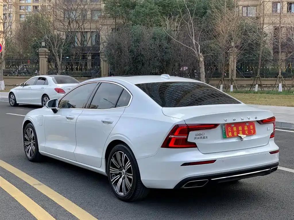 2021 Volvo S60 Plug-in Hybrid T8 E-Drive Hybrid AWD Inscription Luxury Edition — миниатюра 6
