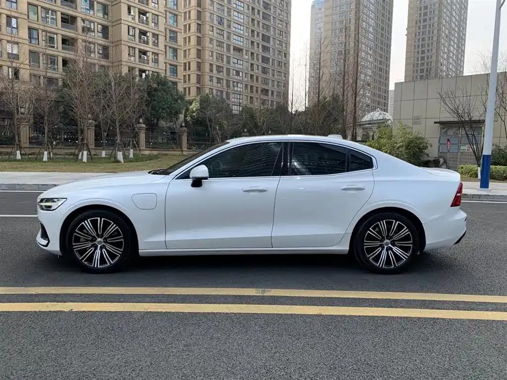 2021 Volvo S60 Plug-in Hybrid T8 E-Drive Hybrid AWD Inscription Luxury Edition — миниатюра 7
