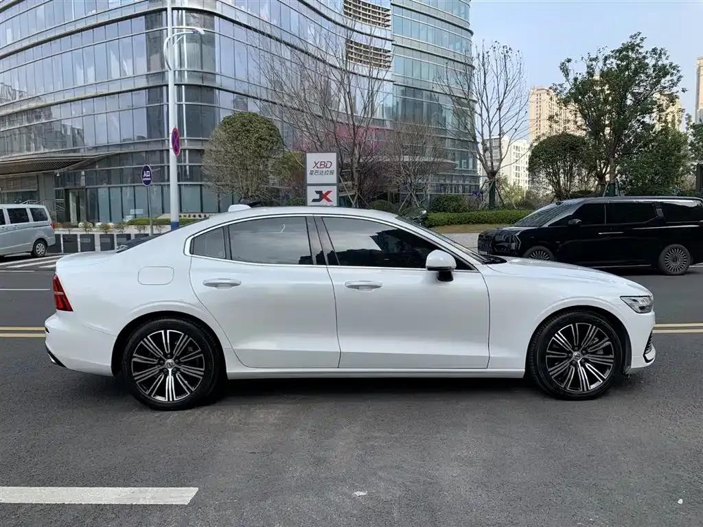 2021 Volvo S60 Plug-in Hybrid T8 E-Drive Hybrid AWD Inscription Luxury Edition — миниатюра 9