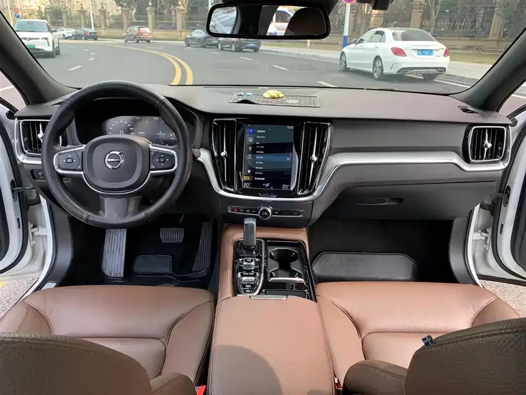 2021 Volvo S60 Plug-in Hybrid T8 E-Drive Hybrid AWD Inscription Luxury Edition — миниатюра 10