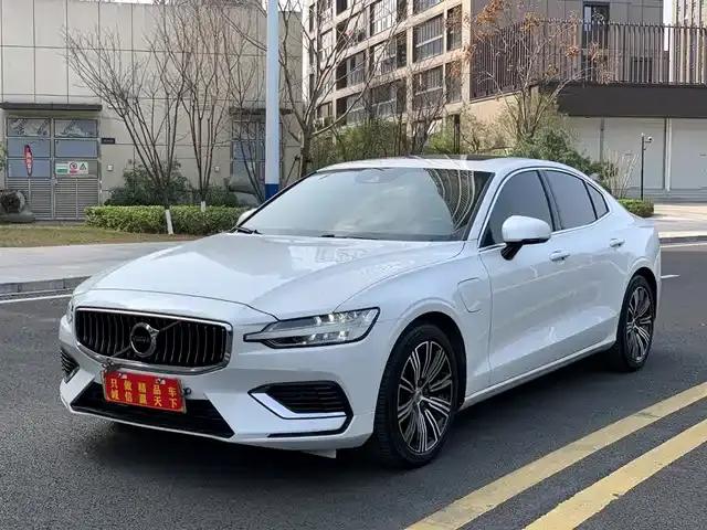 2021 Volvo S60 Plug-in Hybrid T8 E-Drive Hybrid AWD Inscription Luxury Edition