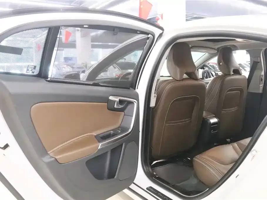 2018 Volvo S60 Plug-in Hybrid, S60L E-Drive Hybrid T6 Entry Edition — миниатюра 13