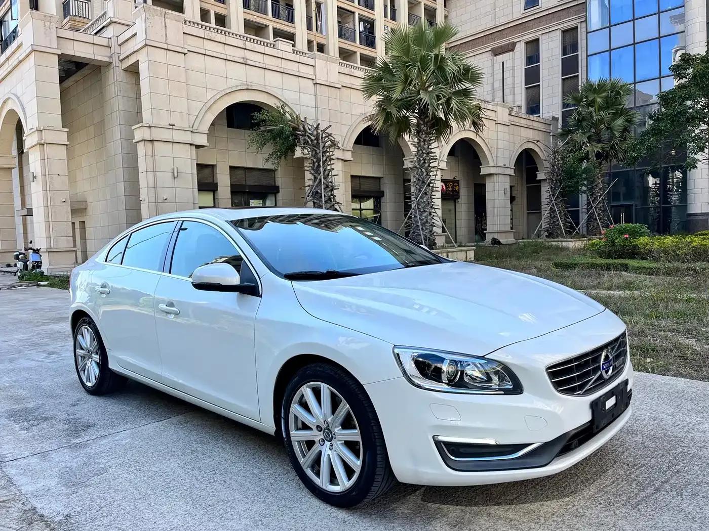 2015 Volvo S60 Plug-in Hybrid, S60L E-Drive Hybrid T6 Smart Edition — миниатюра 1