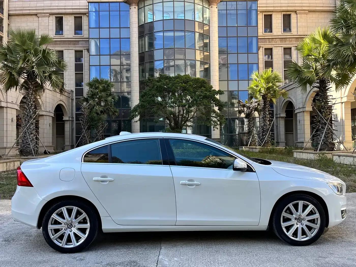 2015 Volvo S60 Plug-in Hybrid, S60L E-Drive Hybrid T6 Smart Edition — миниатюра 16