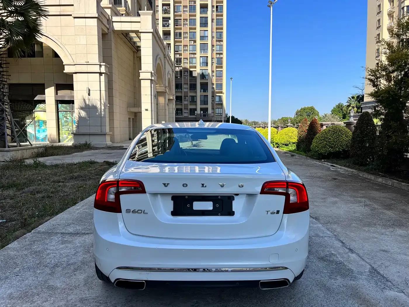 2015 Volvo S60 Plug-in Hybrid, S60L E-Drive Hybrid T6 Smart Edition — миниатюра 24
