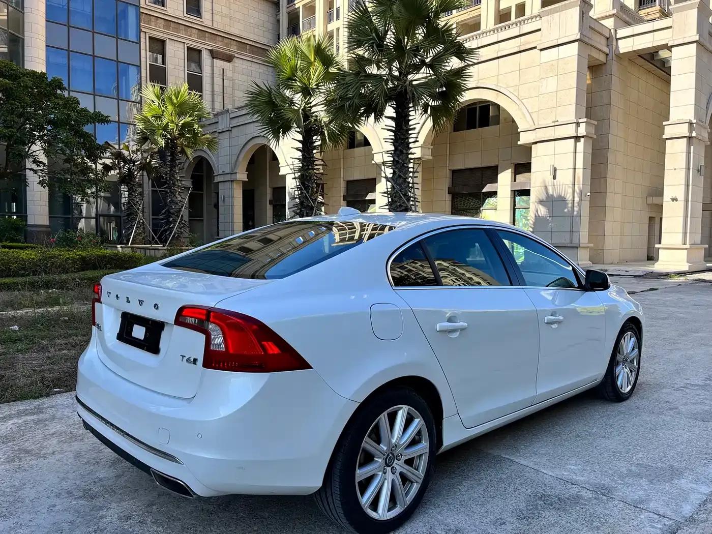 2015 Volvo S60 Plug-in Hybrid, S60L E-Drive Hybrid T6 Smart Edition — миниатюра 25