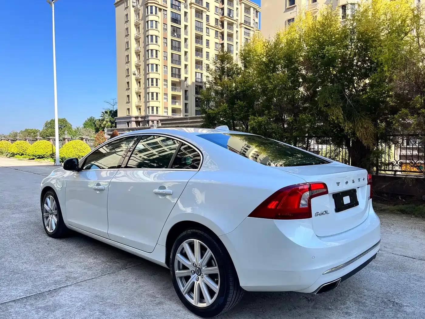 2015 Volvo S60 Plug-in Hybrid, S60L E-Drive Hybrid T6 Smart Edition — миниатюра 26