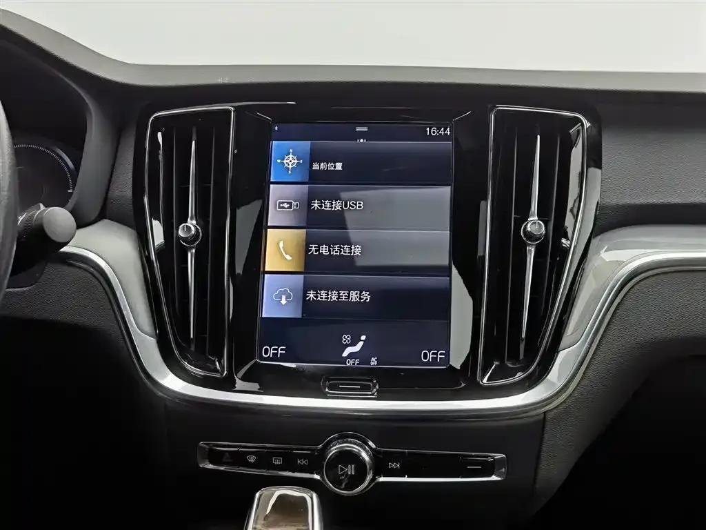 2022 Volvo S60 Plug-in Hybrid T8 E-Drive Hybrid AWD Inscription Luxury Edition — миниатюра 12