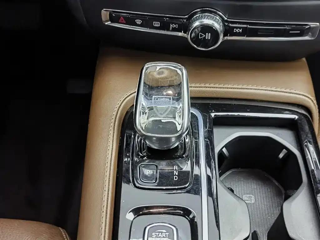 2022 Volvo S60 Plug-in Hybrid T8 E-Drive Hybrid AWD Inscription Luxury Edition — миниатюра 13