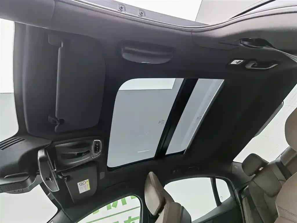 2022 Volvo S60 Plug-in Hybrid T8 E-Drive Hybrid AWD Inscription Luxury Edition — миниатюра 14
