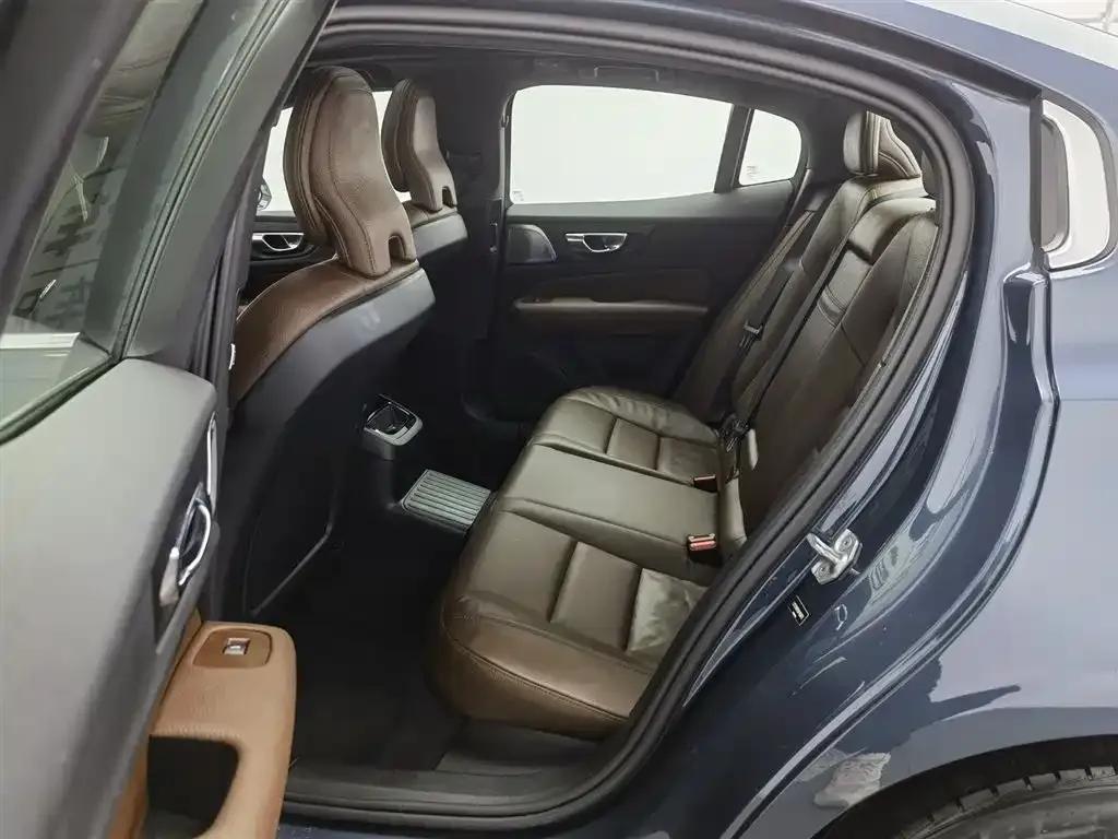 2022 Volvo S60 Plug-in Hybrid T8 E-Drive Hybrid AWD Inscription Luxury Edition — миниатюра 15