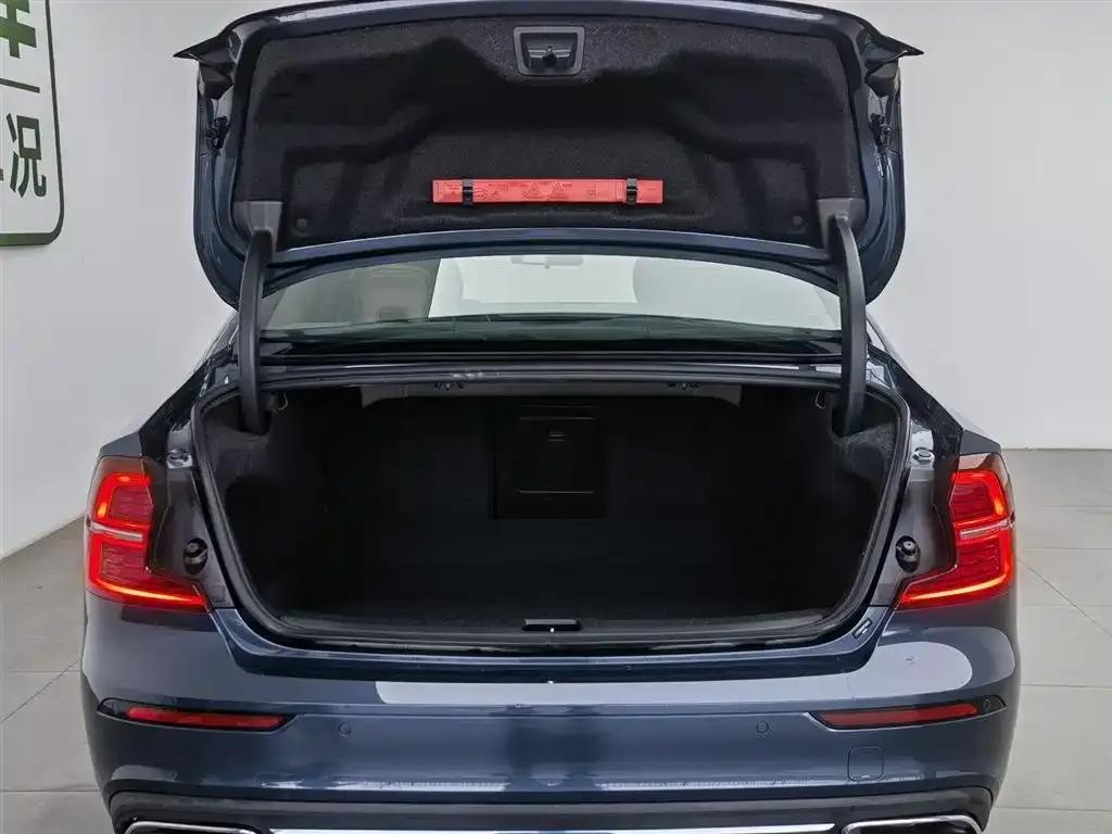 2022 Volvo S60 Plug-in Hybrid T8 E-Drive Hybrid AWD Inscription Luxury Edition — миниатюра 16