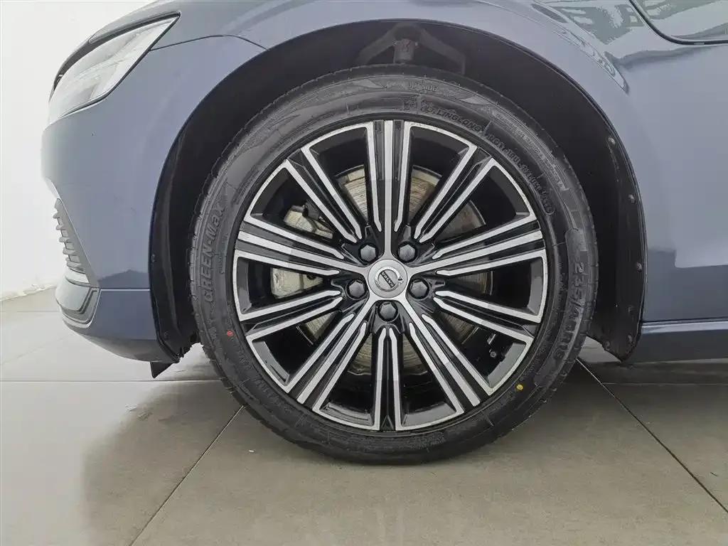 2022 Volvo S60 Plug-in Hybrid T8 E-Drive Hybrid AWD Inscription Luxury Edition — миниатюра 17