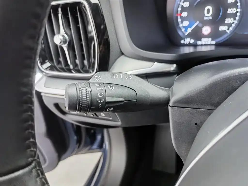 2022 Volvo S60 Plug-in Hybrid T8 E-Drive Hybrid AWD Inscription Luxury Edition — миниатюра 21