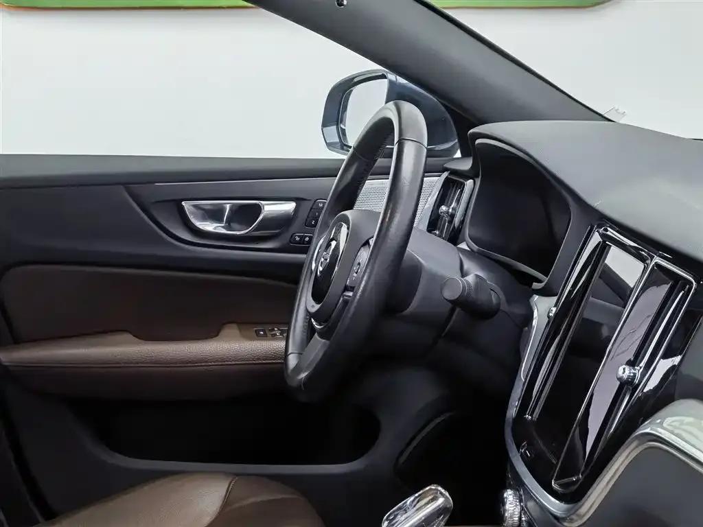 2022 Volvo S60 Plug-in Hybrid T8 E-Drive Hybrid AWD Inscription Luxury Edition — миниатюра 22