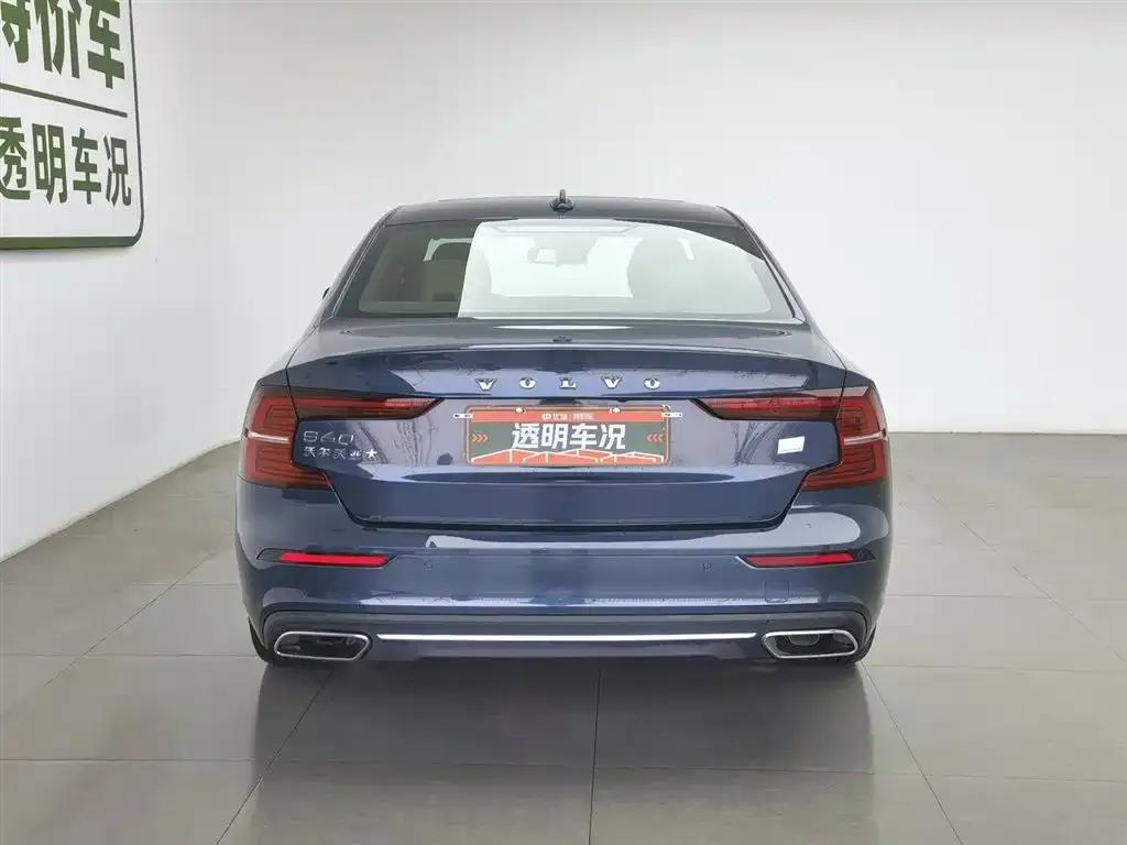 2022 Volvo S60 Plug-in Hybrid T8 E-Drive Hybrid AWD Inscription Luxury Edition — миниатюра 4